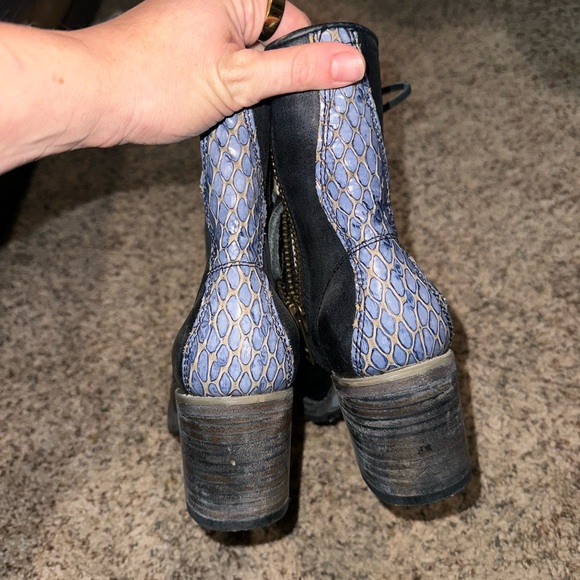 Freebird by Steven Cavalier Boots in Navy Multi - Picture 6 of 11